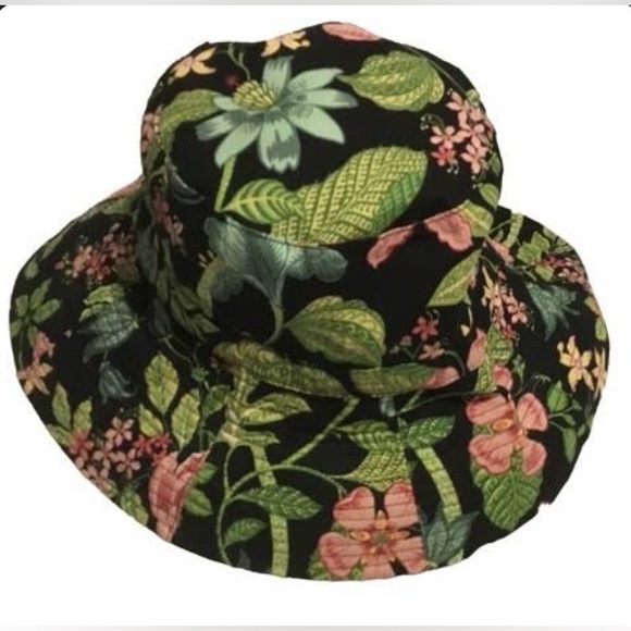 Vera Bradley Accessories - 🖤VERA BRADLEY RETIRED BOTANICAL BUCKET HAT🖤